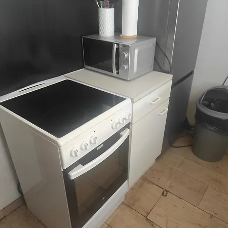 דירה Monteurzimmer 2 Betten Wc Dusche Gemeinschaftskueche *