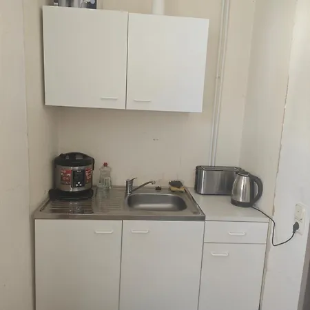 Monteurzimmer 2 Betten Wc Dusche Gemeinschaftskueche Διαμέρισμα