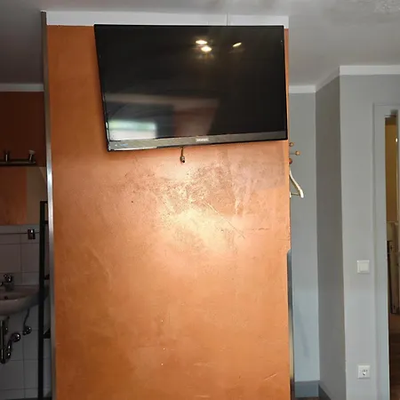 Monteurzimmer 2 Betten Wc Dusche Gemeinschaftskueche אשוויילר